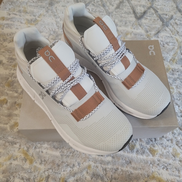 ON Running Cloudnova Women Shoes Size 6 White Pearl - Picture 1 of 12